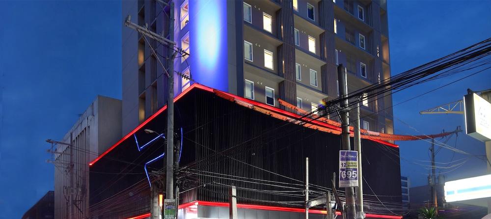 Red Planet Cubao Aurora Boulevard Quezon City Exterior photo